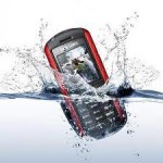 Что делать, если мобильник упал в воду?